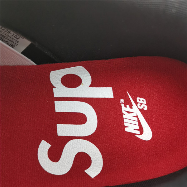 S*p*e x nike sb dunk low dh3228-102