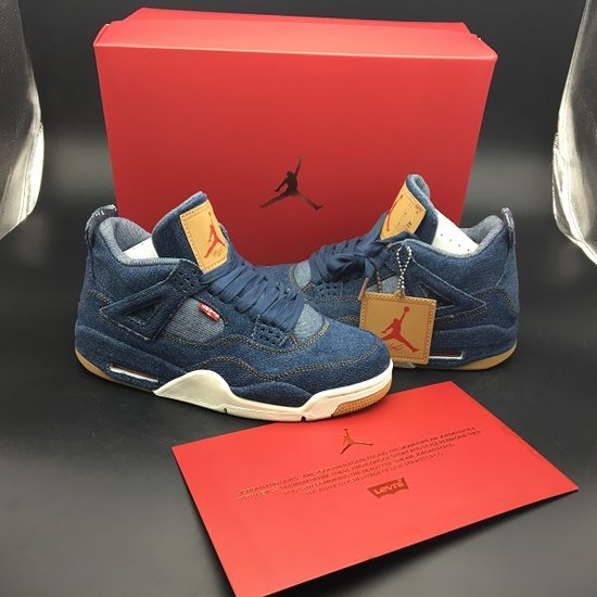 Air Jordan 4 Retro Levi