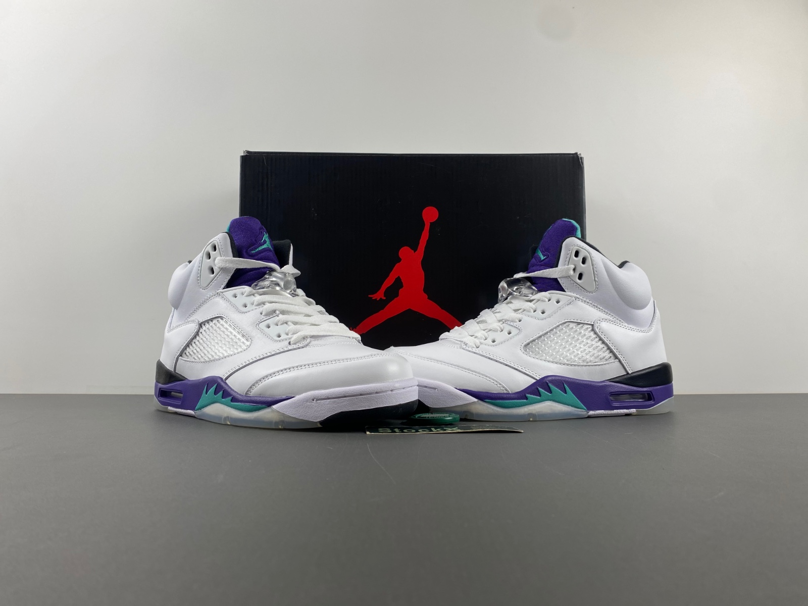 r Jordan 5 Retro ''Grape'' 136027-108
